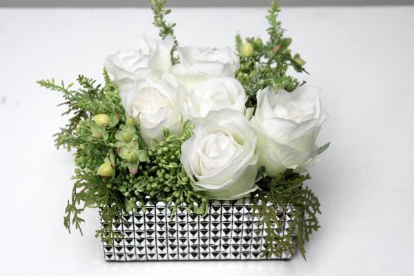 Aranjament cu flori de Trandafir in ghiveci 15x15 cm HO alb