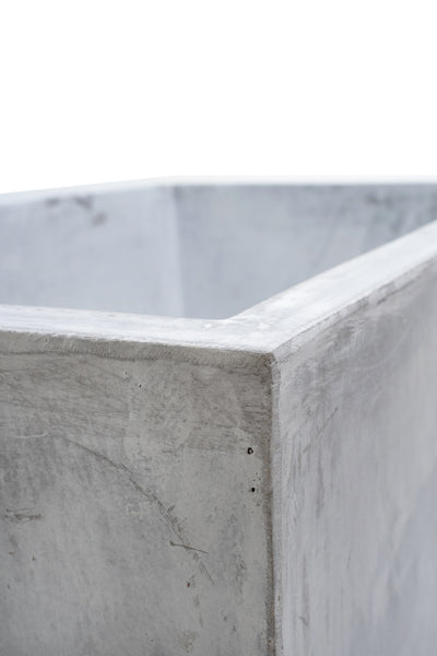 Banca cu ghiveci pt plante 75x75x37 cm. ciment alb