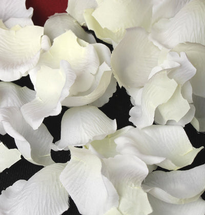 Petale artificiale albe de trandafir 5x4.5 cm
